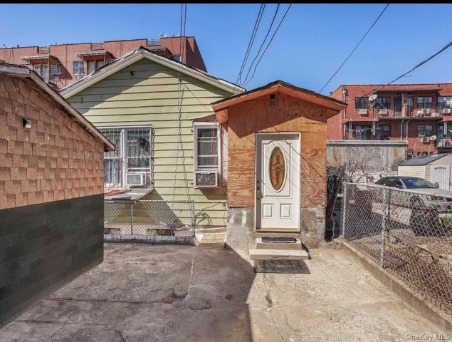 10455 39th Avenue, Corona, NY 11368