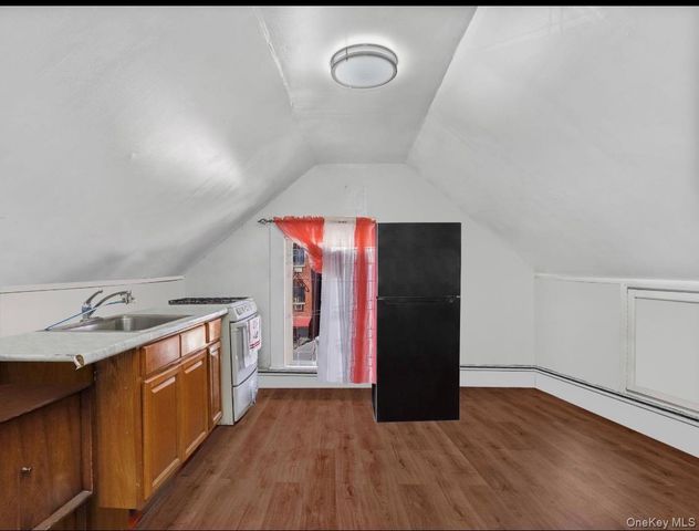 10455 39th Avenue, Corona, NY 11368
