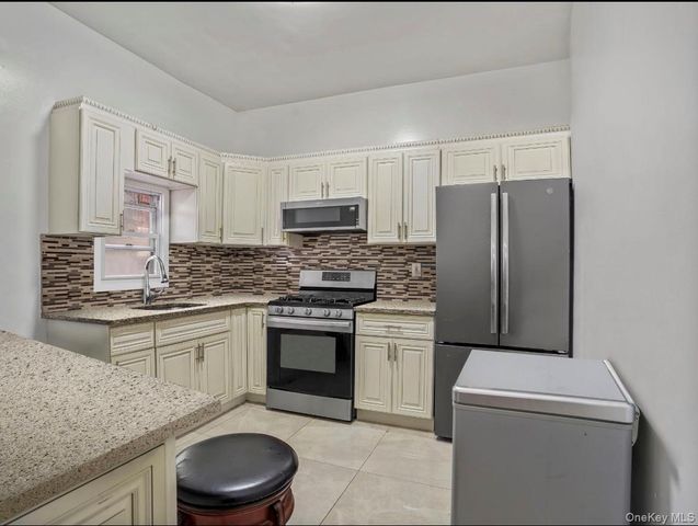10455 39th Avenue, Corona, NY 11368