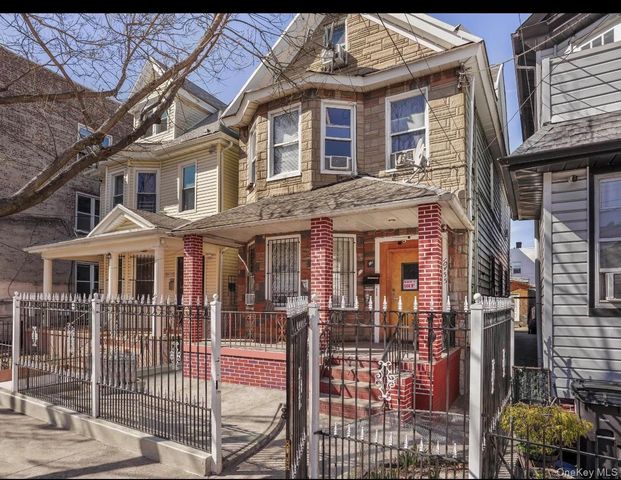 10455 39th Avenue, Corona, NY 11368