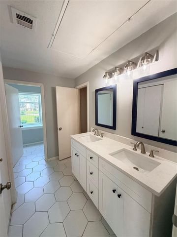 9809 Richmond Avenue J1, Houston, TX 77042