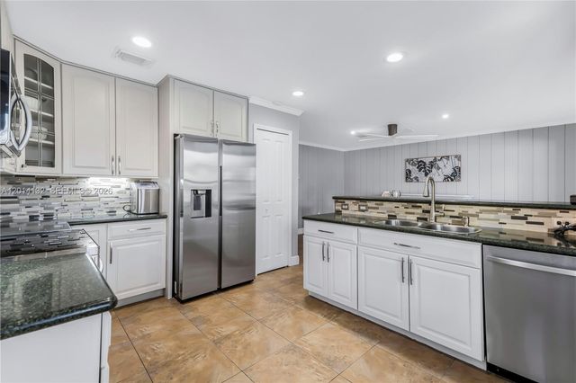 1080 NW 192nd Ave, Pembroke Pines, FL 33029