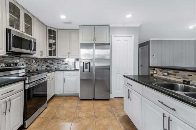 1080 NW 192nd Ave, Pembroke Pines, FL 33029