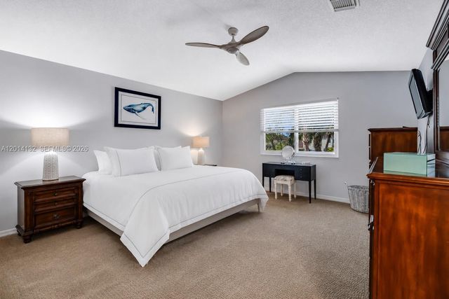 1080 NW 192nd Ave, Pembroke Pines, FL 33029