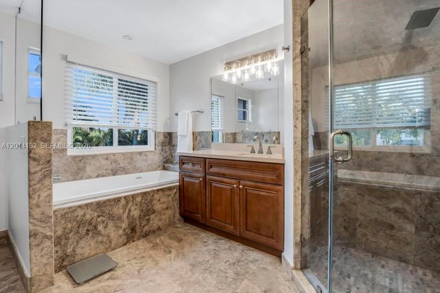 1080 NW 192nd Ave, Pembroke Pines, FL 33029