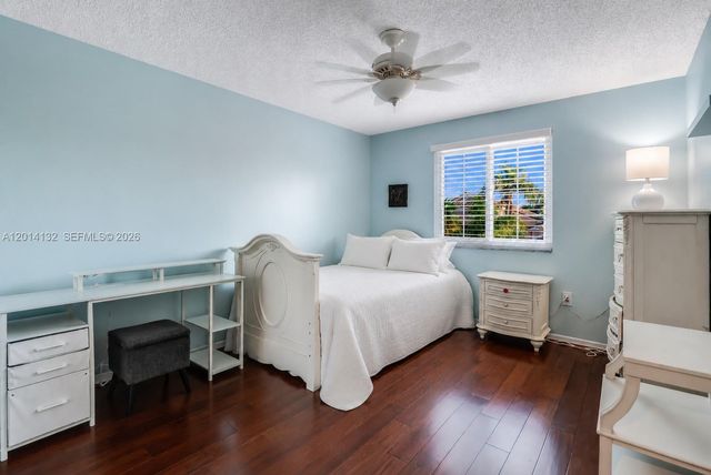 1080 NW 192nd Ave, Pembroke Pines, FL 33029