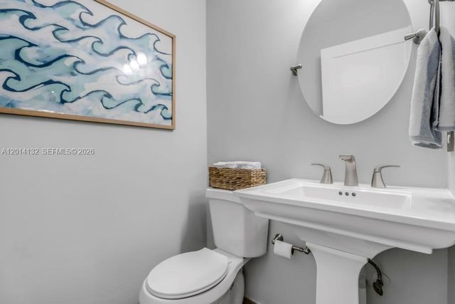 1080 NW 192nd Ave, Pembroke Pines, FL 33029