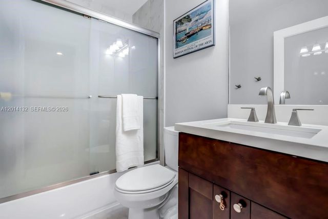 1080 NW 192nd Ave, Pembroke Pines, FL 33029