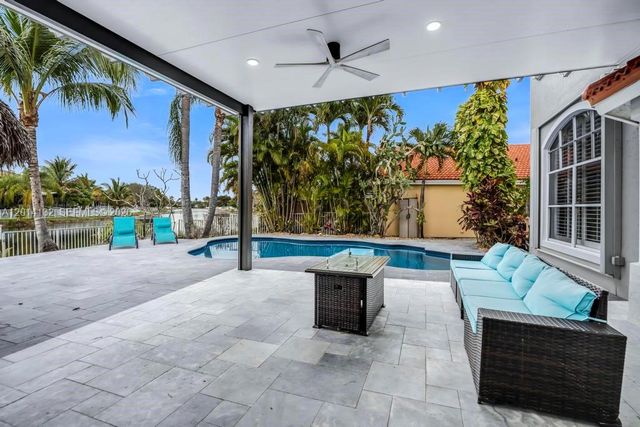 1080 NW 192nd Ave, Pembroke Pines, FL 33029