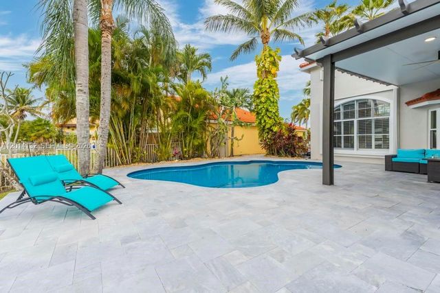 1080 NW 192nd Ave, Pembroke Pines, FL 33029