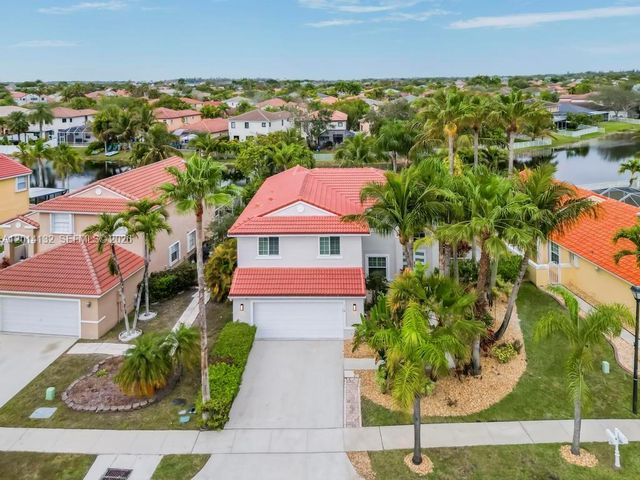 1080 NW 192nd Ave, Pembroke Pines, FL 33029