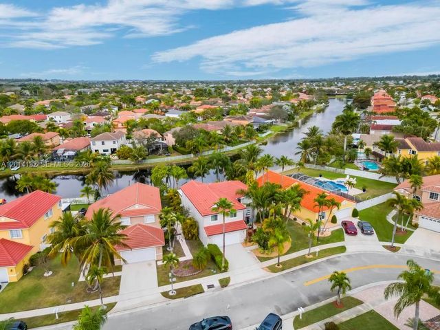 1080 NW 192nd Ave, Pembroke Pines, FL 33029