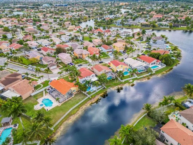 1080 NW 192nd Ave, Pembroke Pines, FL 33029