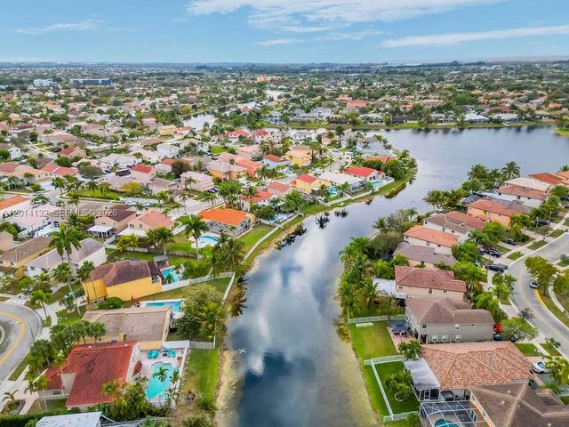 1080 NW 192nd Ave, Pembroke Pines, FL 33029