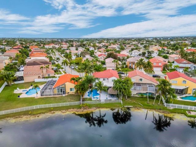 1080 NW 192nd Ave, Pembroke Pines, FL 33029