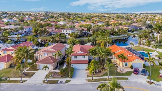 1080 NW 192nd Ave, Pembroke Pines, FL 33029