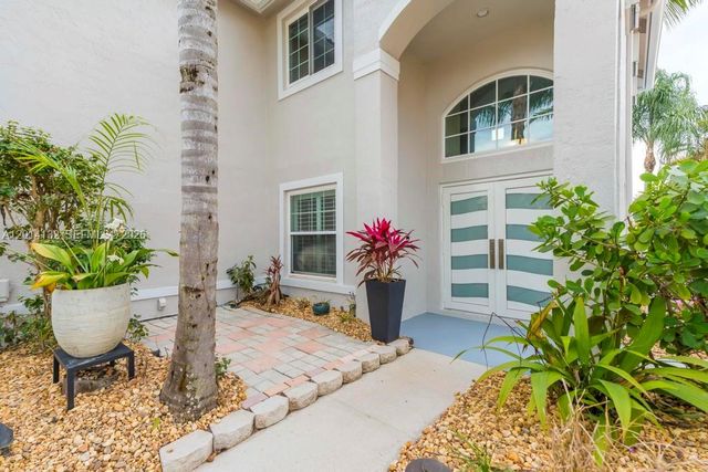 1080 NW 192nd Ave, Pembroke Pines, FL 33029