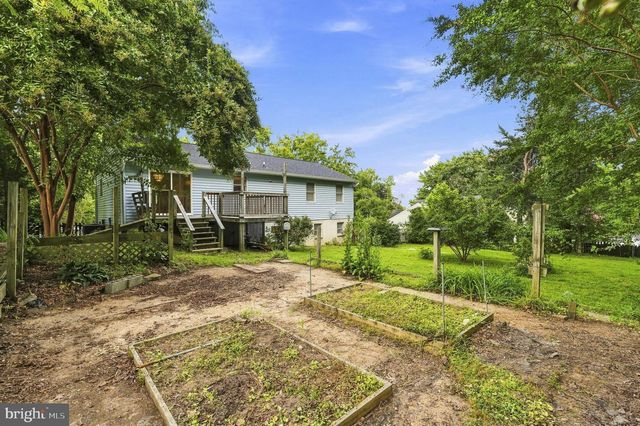 2725 COVE POINT RD, Lusby, MD 20657