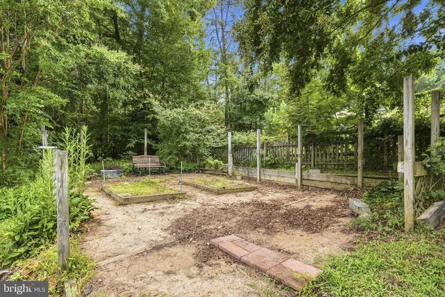 2725 COVE POINT RD, Lusby, MD 20657