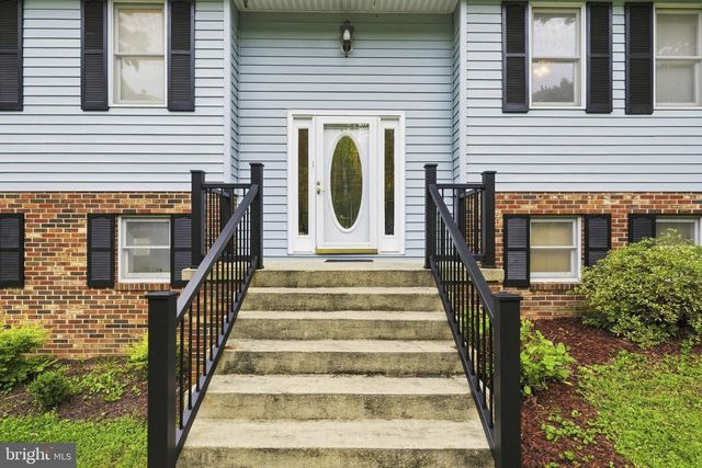 2725 COVE POINT RD, Lusby, MD 20657
