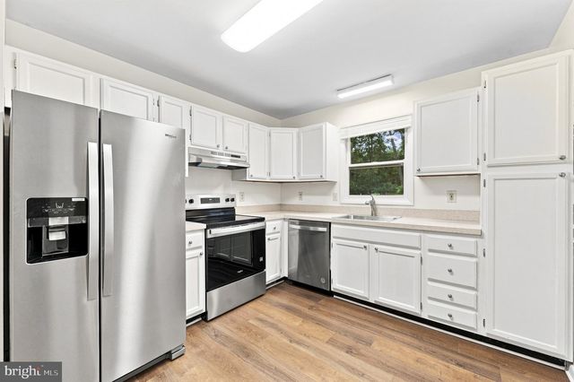 2725 COVE POINT RD, Lusby, MD 20657