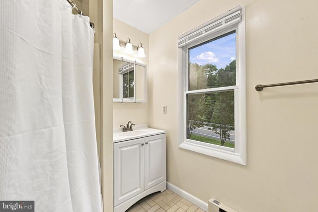 2725 COVE POINT RD, Lusby, MD 20657