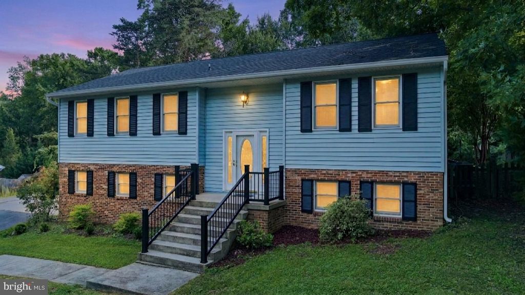 2725 COVE POINT RD, Lusby, MD 20657
