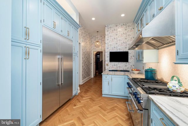 829 PARK AVE, Baltimore, MD 21201