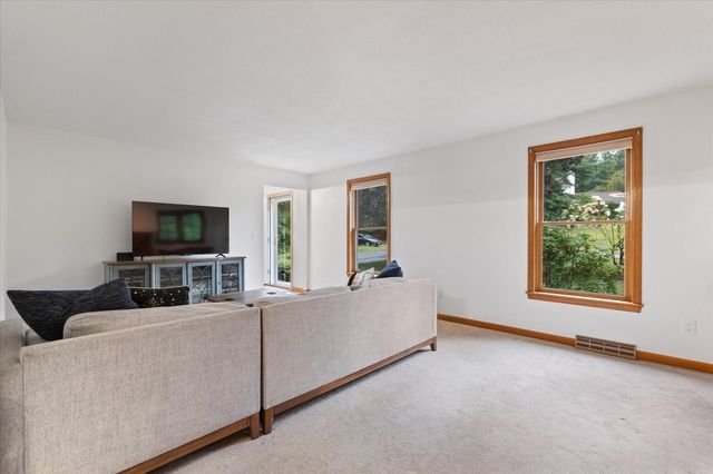 16 Old Farm Road, Palmer, MA 01069