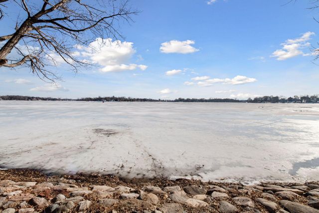 4877 Island View Drive, Mound, MN 55364