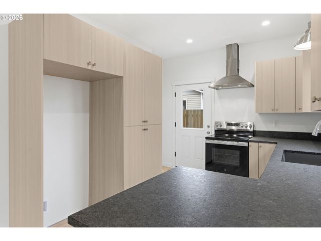 5592 BURNETT Ave A, Eugene, OR 97402