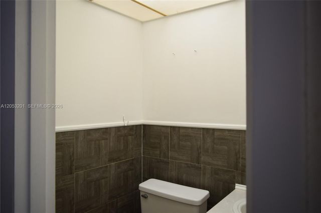 2901 NW 47th Terrace 248B, Lauderdale Lakes, FL 33313