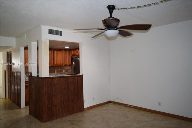 2901 NW 47th Terrace 248B, Lauderdale Lakes, FL 33313