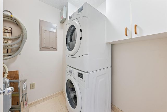 926 Oak Harbour Drive, Juno Beach, FL 33408