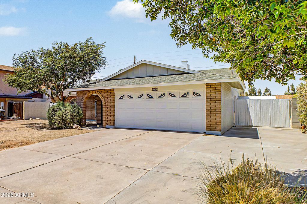 3410 W JUNIPER Avenue, Phoenix, AZ 85053 — photo 5