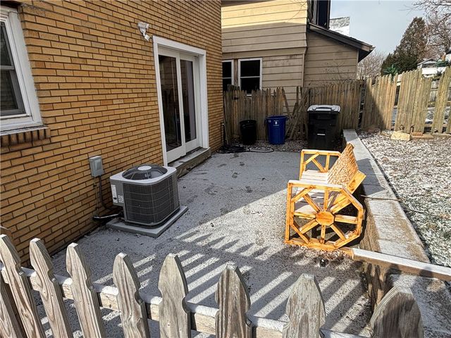 1319 Woodbourne Ave, Brookline, PA 15226