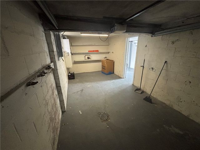 1319 Woodbourne Ave, Brookline, PA 15226