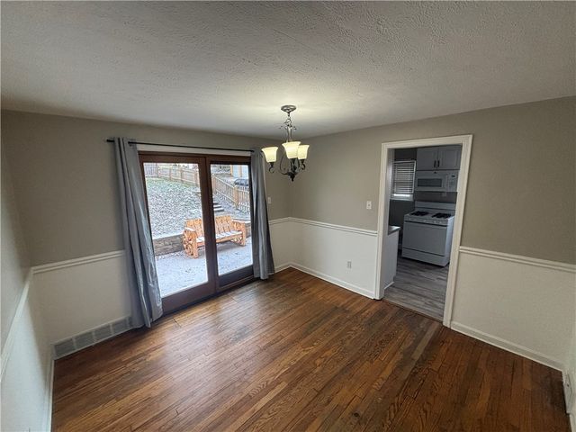 1319 Woodbourne Ave, Brookline, PA 15226