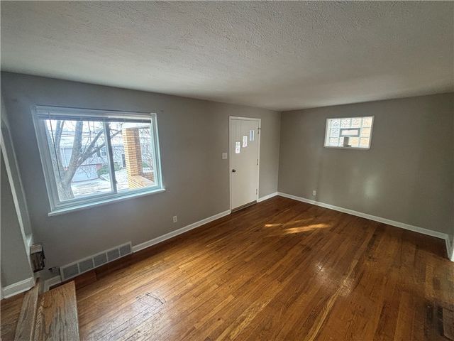 1319 Woodbourne Ave, Brookline, PA 15226