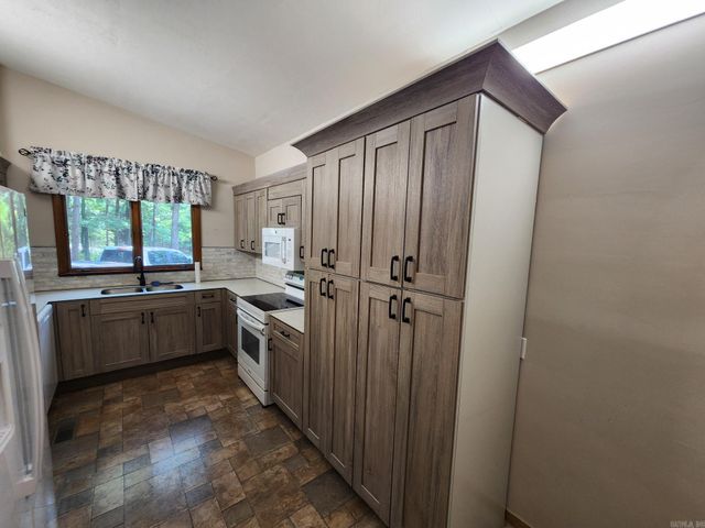 106 Oak Park, Fairfield Bay, AR 72088