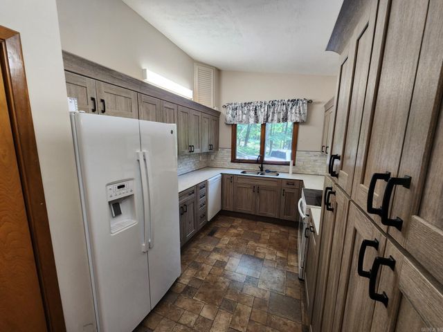 106 Oak Park, Fairfield Bay, AR 72088