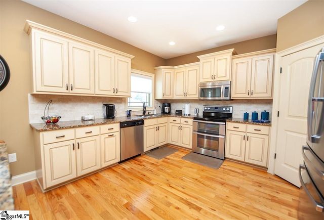 512 Wicked Stick Court, Inman, SC 29349