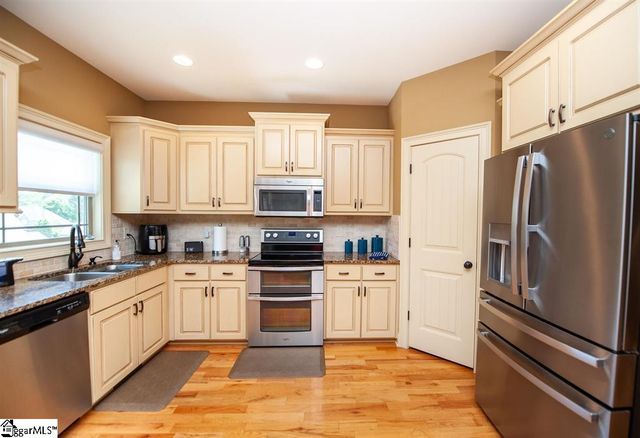 512 Wicked Stick Court, Inman, SC 29349