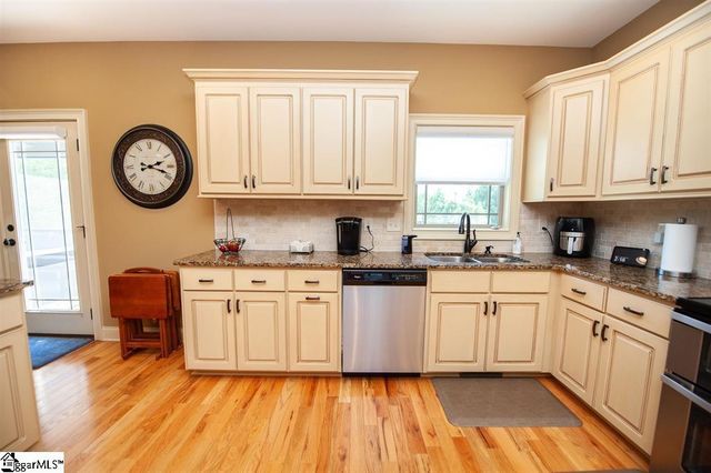 512 Wicked Stick Court, Inman, SC 29349