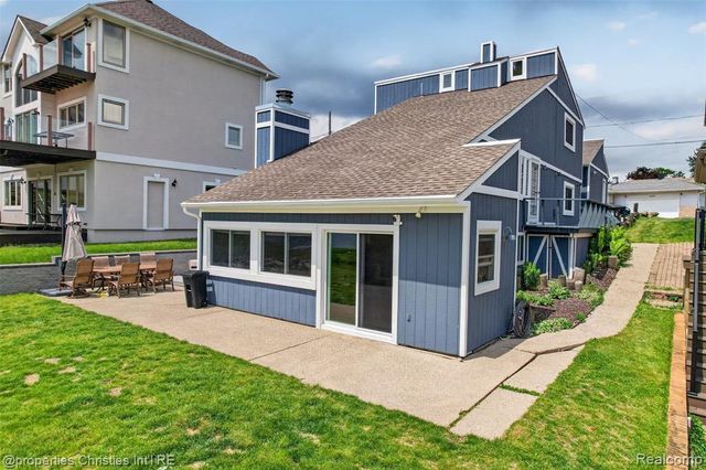 10219 Lakeside Drive, White Lake, MI 48386