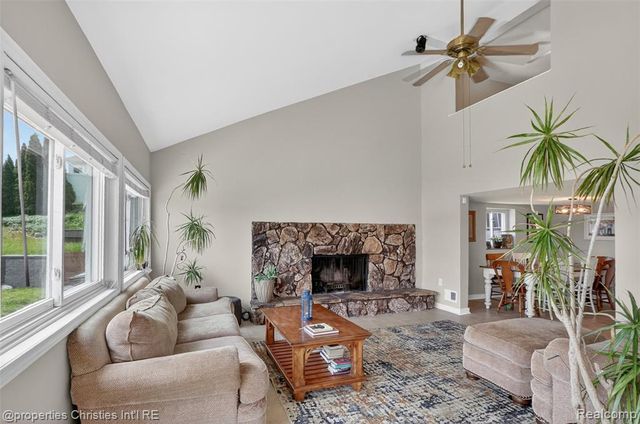 10219 Lakeside Drive, White Lake, MI 48386