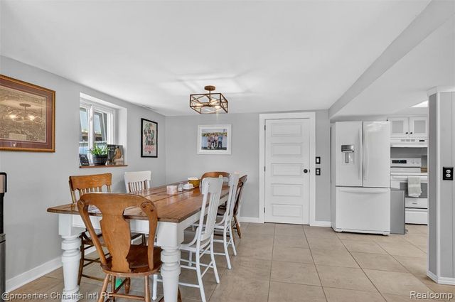 10219 Lakeside Drive, White Lake, MI 48386