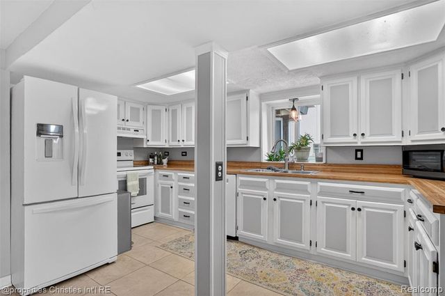 10219 Lakeside Drive, White Lake, MI 48386