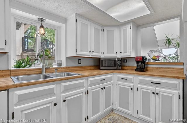 10219 Lakeside Drive, White Lake, MI 48386