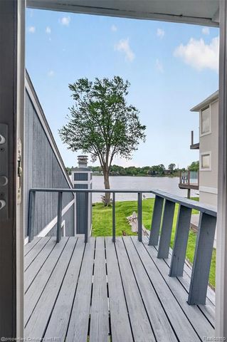10219 Lakeside Drive, White Lake, MI 48386